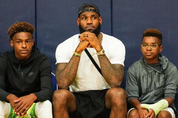 詹姆斯有幾個(gè)兒子？